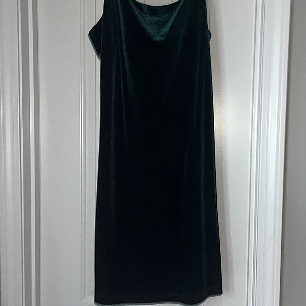 Sleeveless Spaghetti Strap Scoop Neck Velvet Sheath Dress